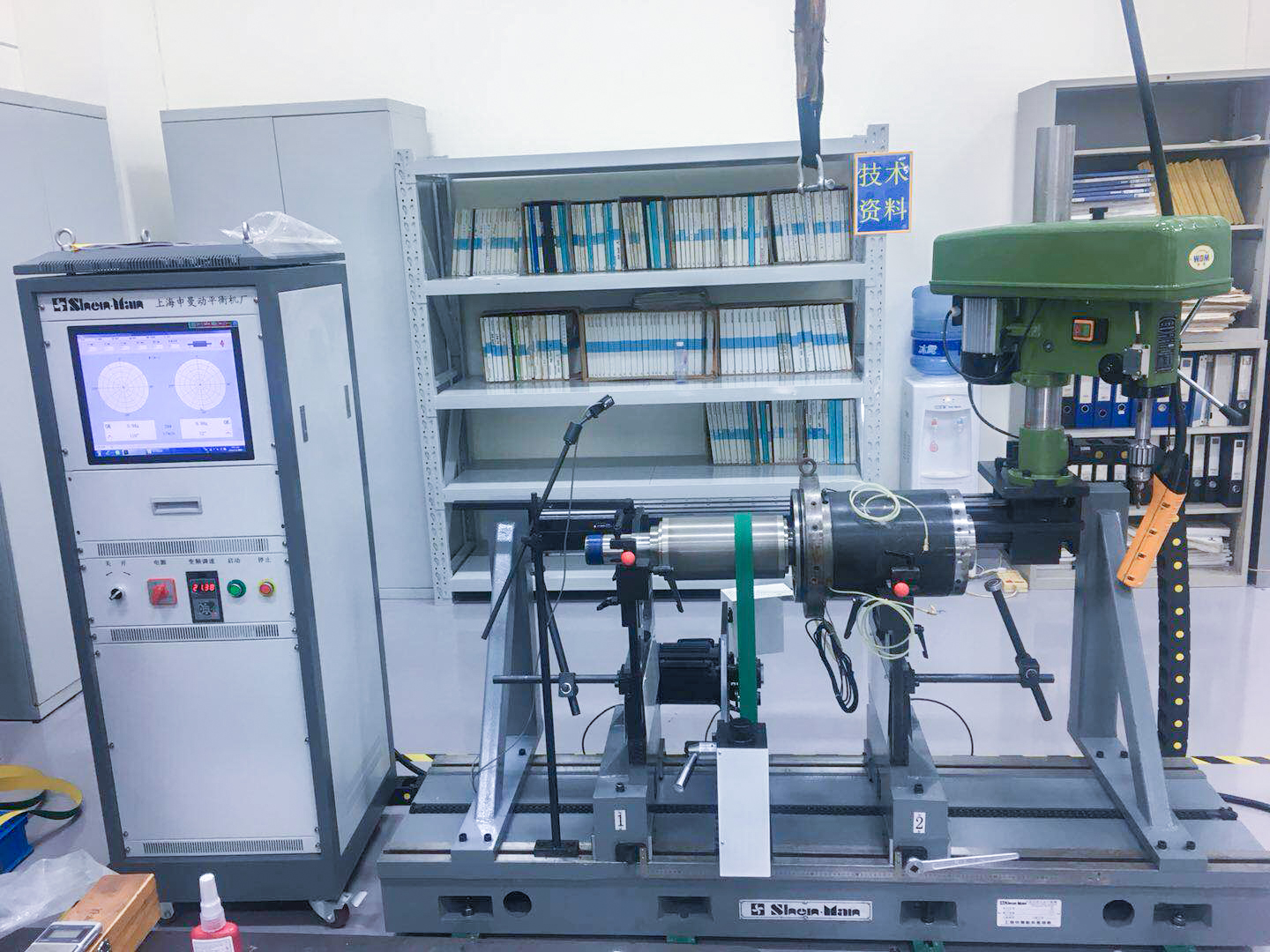 What are the key points to pay attention to when purchasing a dynamic balancing machine?
