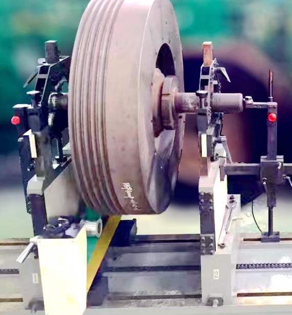 What are the methods for dynamic balancing correction of balancing machine rotors?